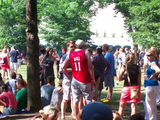 Illustration for article titled Look At These Fucking Hoopsters At Lollapalooza